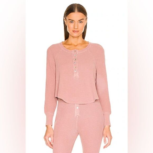 Tularosa Tops - Tularosa Revolve Green The Vista Henley in Rose Medium
